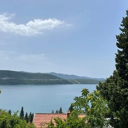 Blanca Azure Neum